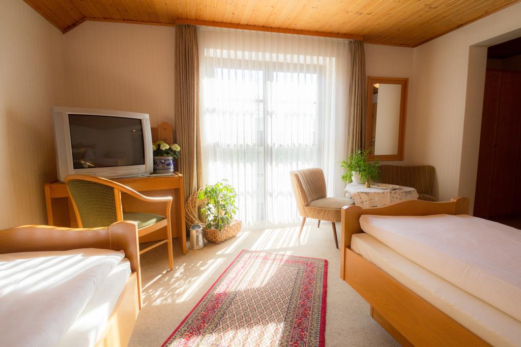 Hotel Am Lingelbach Knüllwald Chambre photo