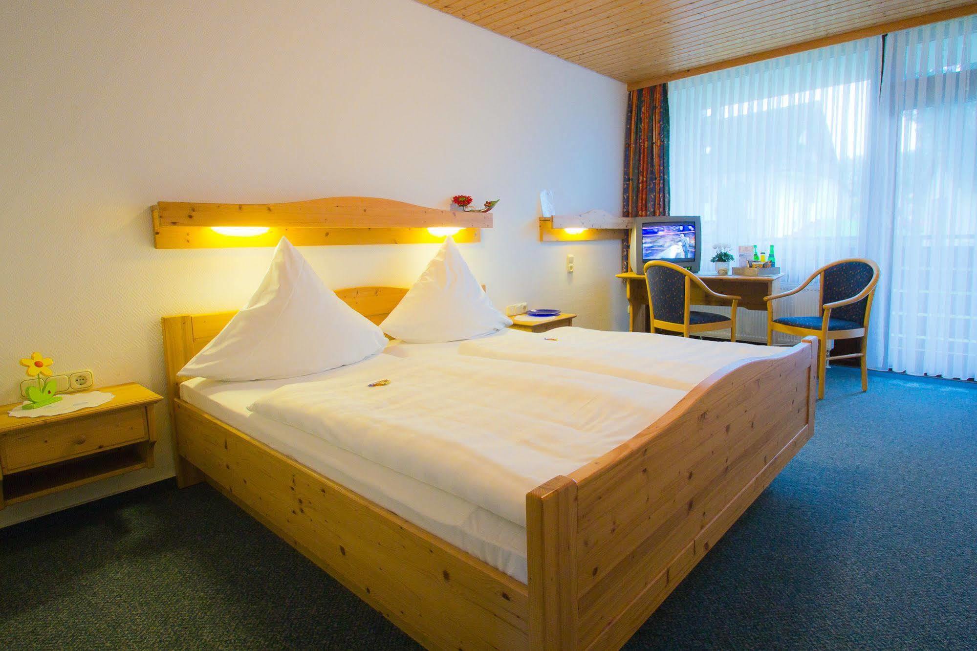 Hotel Am Lingelbach Knüllwald Extérieur photo