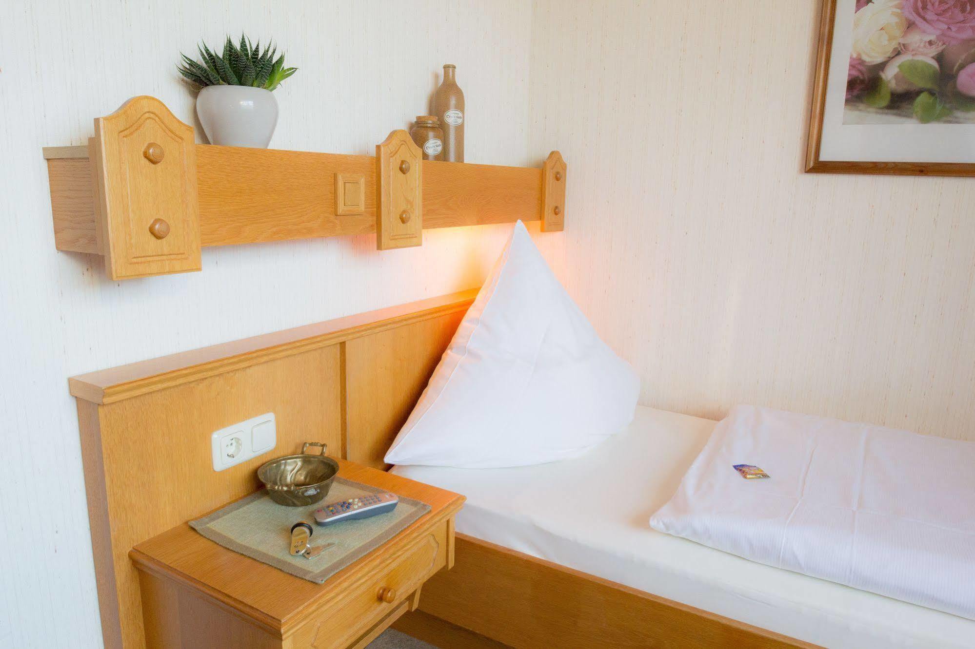 Hotel Am Lingelbach Knüllwald Extérieur photo